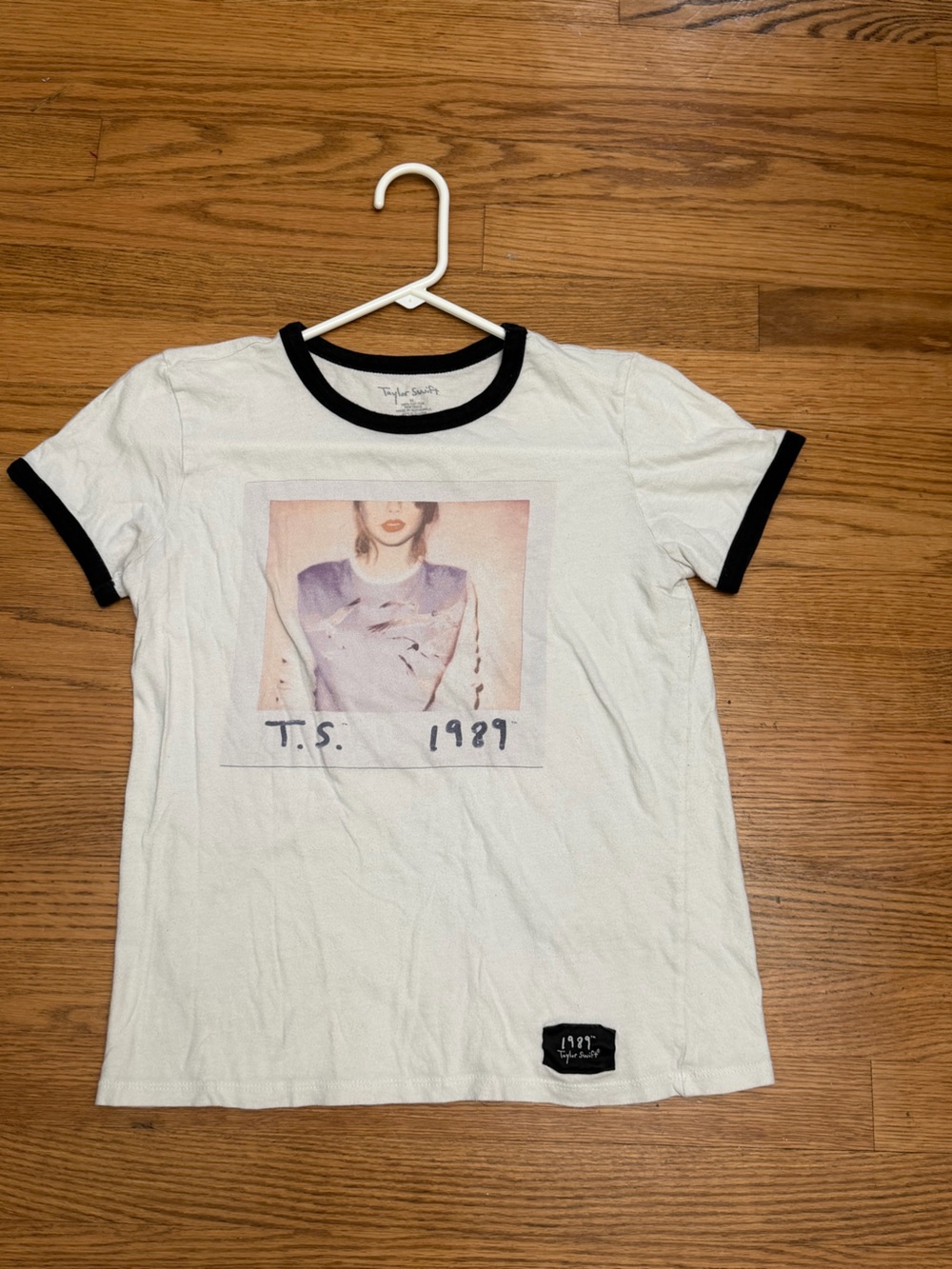 Taylor Swift Official 2015 1989 World Tour Polaroid Ringer Tee Shirt Medium